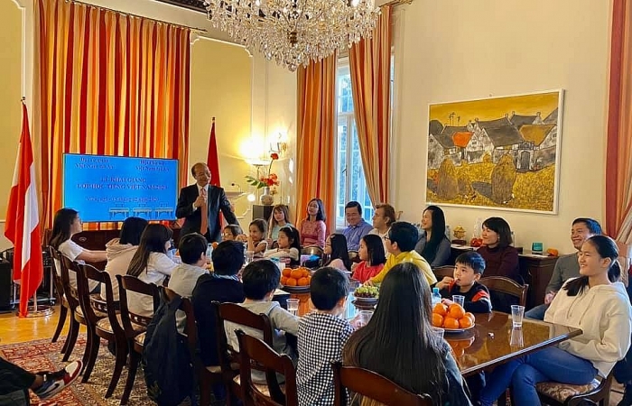 lan toa phong trao hoc tieng viet trong cong dong viet nam tai ao