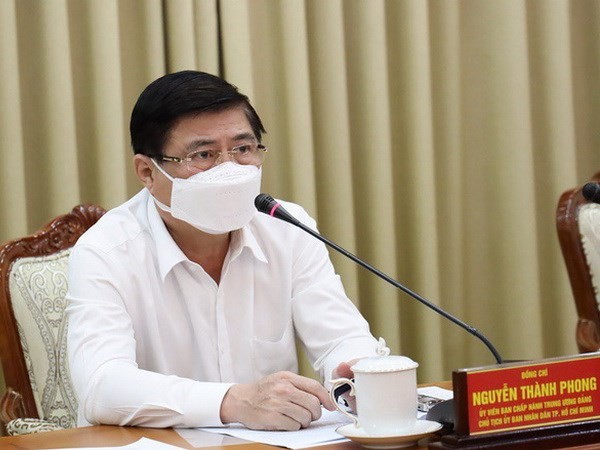 Ông Nguyễn Thành Phong, Chủ tịch UBND TP.Hồ Chí Minh tại cuộc họp Ban Chỉ đạo phòng chống dịch bệnh Covid-19 TP. Hồ Chí Minh chiều 9/2. (Ảnh: TTXVN phát)