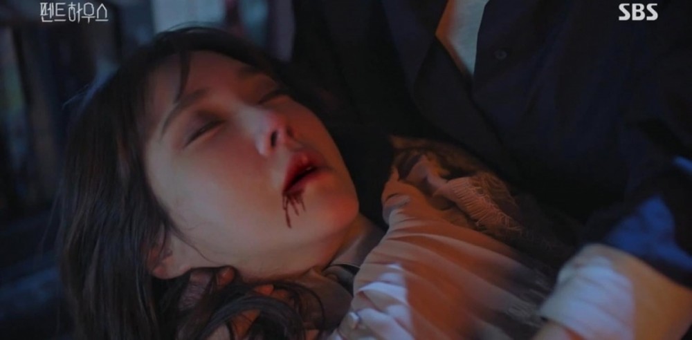 Bà cả Shim Su Ryeon bất ngờ trở lại trong phần 2 "Penthouse"? Bà cả Shim Su Ryeon bất ngờ trở lại trong phần 2 "Penthouse"?