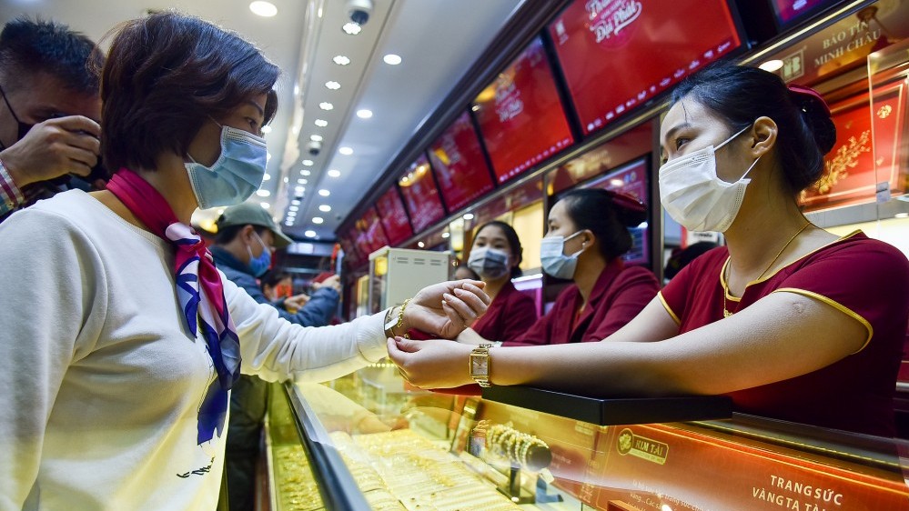 Ngày vía Thần Tài 2021: Người dân không còn chen chân mua vàng tại các cửa hàng