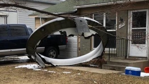 Máy bay Boeing 777 chở 241 người gặp trục trặc động cơ đã hạ cánh an toàn