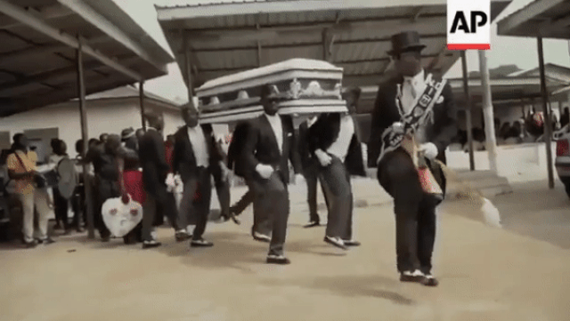 Khám phá nghi lễ vác quan tài nhảy múa để đám tang trở nên sôi động hơn