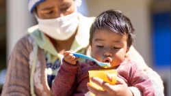 Trẻ em ăn uống như thế nào để giảm nhẹ biến chứng khi mắc Covid-19?