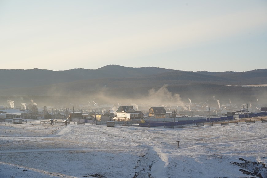 Vẻ đẹp trong suốt của hồ Baikal - hồ nước bị đóng băng hoàn toàn ở Nga