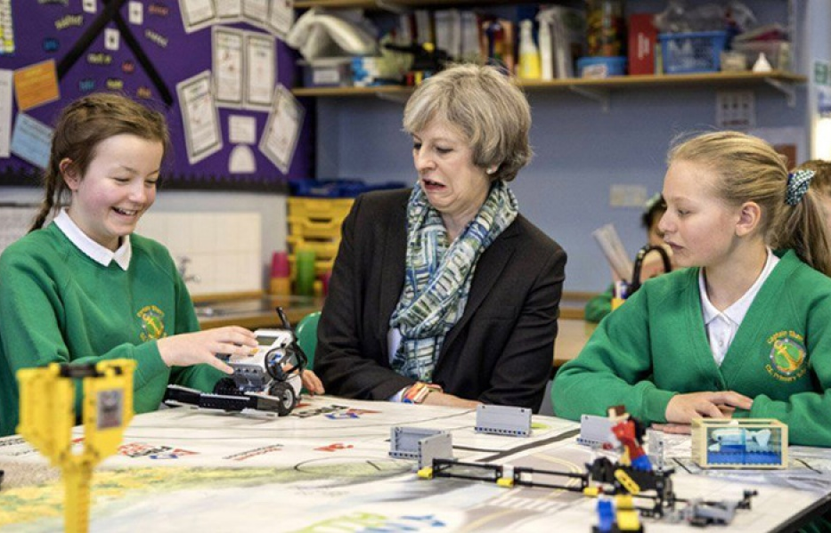 Khoảnh khắc các chính trị gia bối rối trước trẻ em