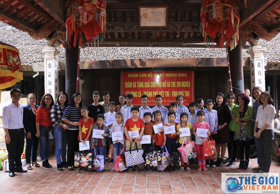 doan nu cong bo ngoai giao vieng vua hung lam tu thien o viet tri