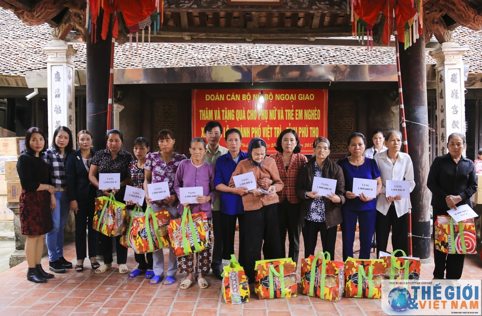 doan nu cong bo ngoai giao vieng vua hung lam tu thien o viet tri