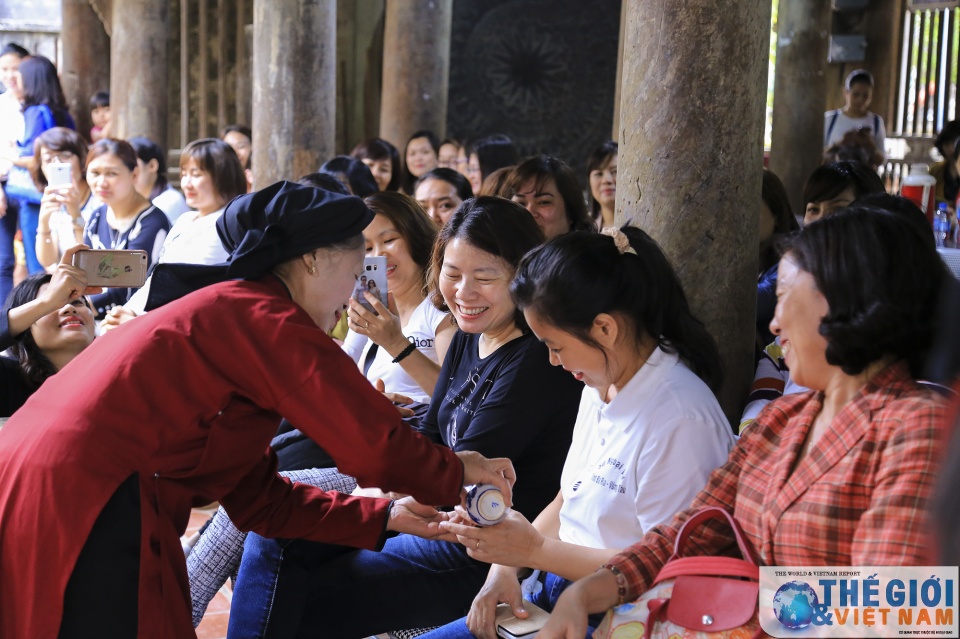 doan nu cong bo ngoai giao vieng vua hung lam tu thien o viet tri