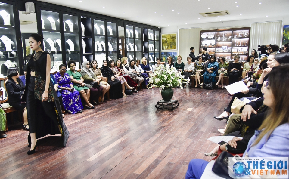 nhom awch gap mat nhan dip ngay quoc te phu nu