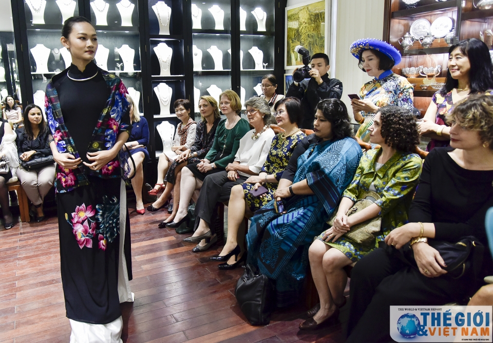 nhom awch gap mat nhan dip ngay quoc te phu nu