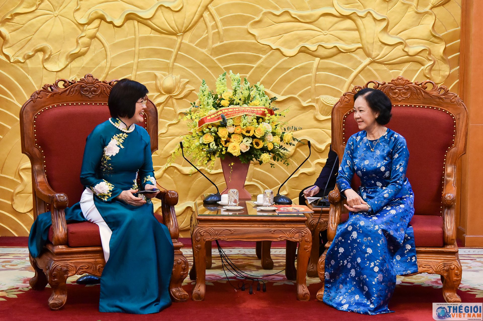 Nhóm AWCH chào Trưởng Ban Dân vận Trung ương Trương Thị Mai nhom awch chao truong ban dan van trung uong truong thi mai