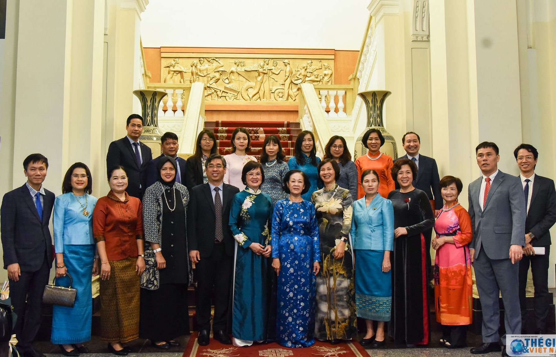 Nhóm AWCH chào Trưởng Ban Dân vận Trung ương Trương Thị Mai