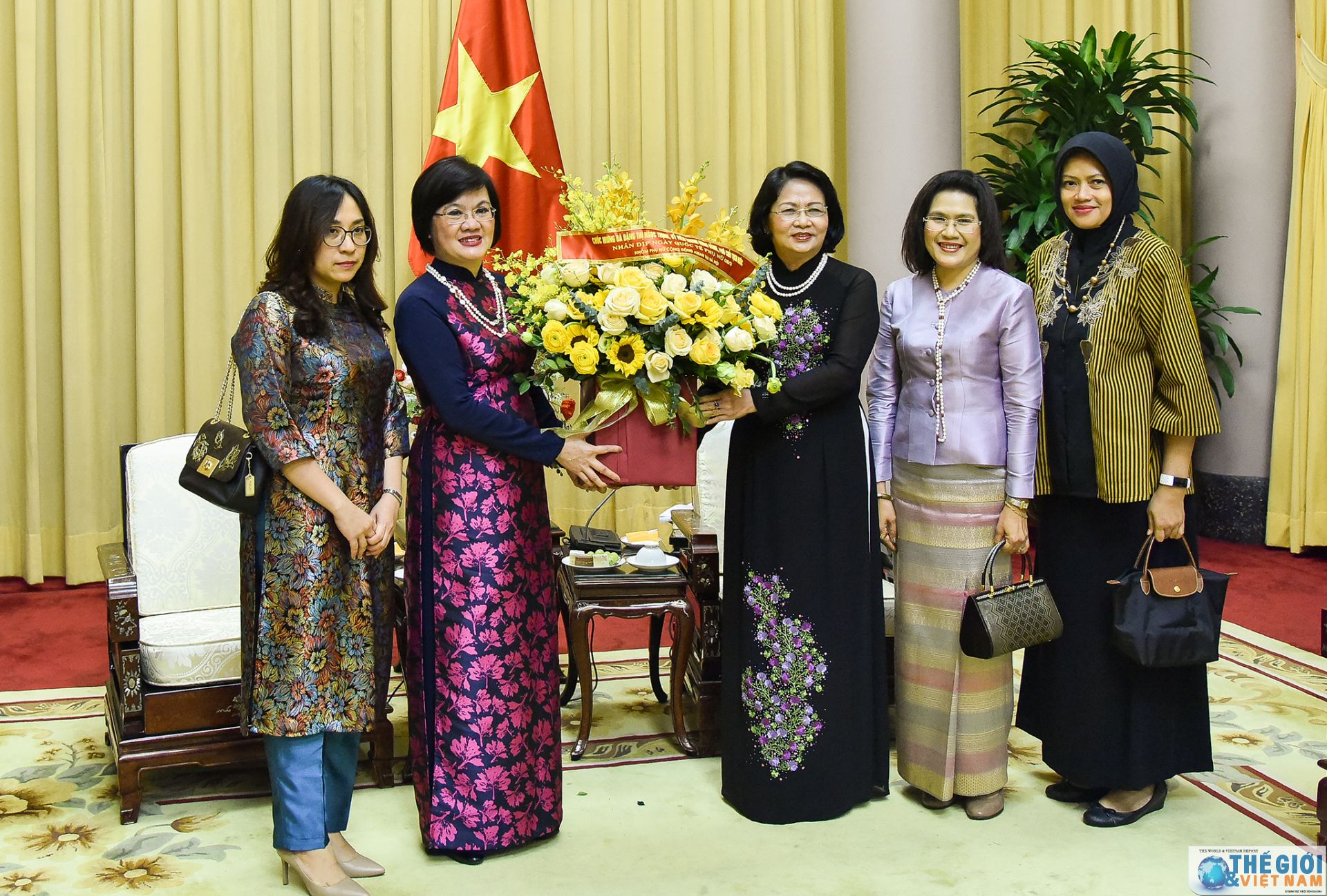 Phó Chủ tịch nước hoan nghênh những sáng kiến của Nhóm AWCH pho chu tich nuoc hoan nghenh nhung sang kien cua nhom awch