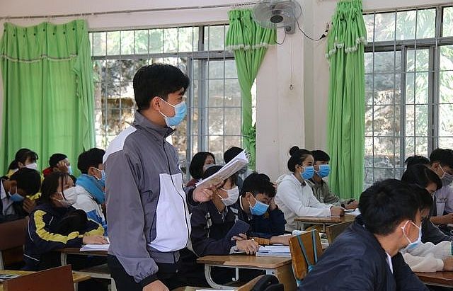 Dịch Covid-19 phức tạp: Nhiều địa phương cho học sinh nghỉ hết tháng 3