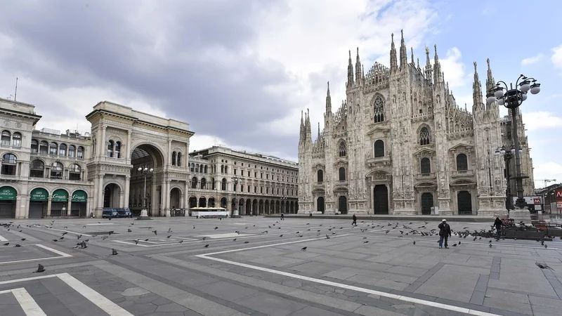 Italy ngừng tất cả hoạt động không thiết yếu để ngăn chặn dịch Covid-19