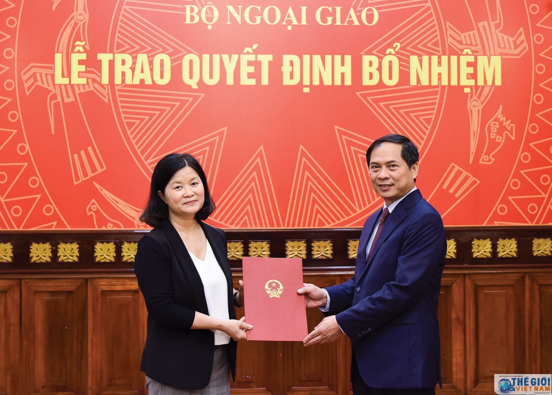 Thứ trưởng Thường trực Bùi Thanh Sơn trao quyết định điều động, bổ nhiệm cán bộ cấp Vụ thu truong thuong truc bui thanh son trao quyet dinh dieu dong bo nhiem can bo cap vu