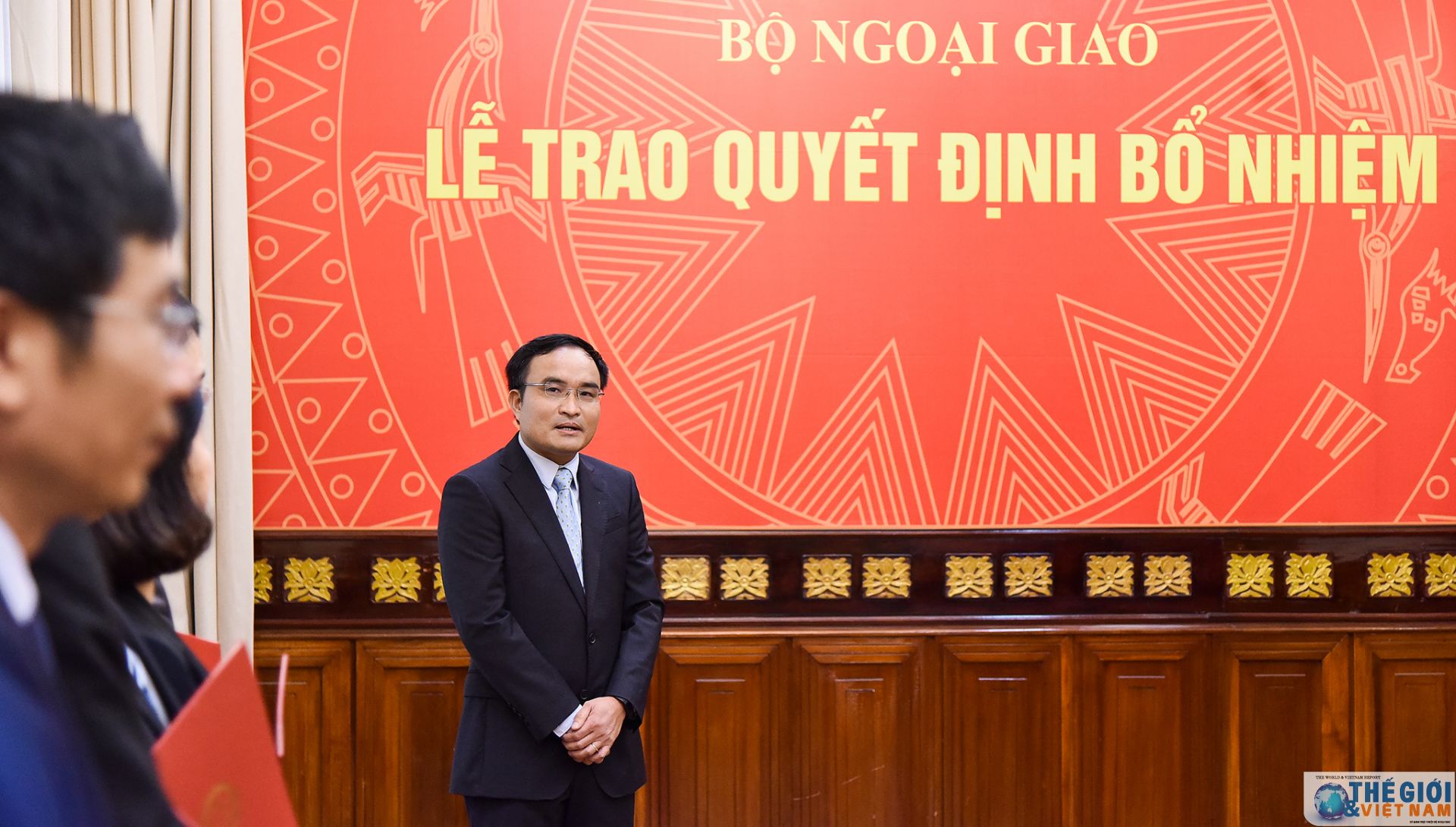 Thứ trưởng Thường trực Bùi Thanh Sơn trao quyết định điều động, bổ nhiệm cán bộ cấp Vụ thu truong thuong truc bui thanh son trao quyet dinh dieu dong bo nhiem can bo cap vu