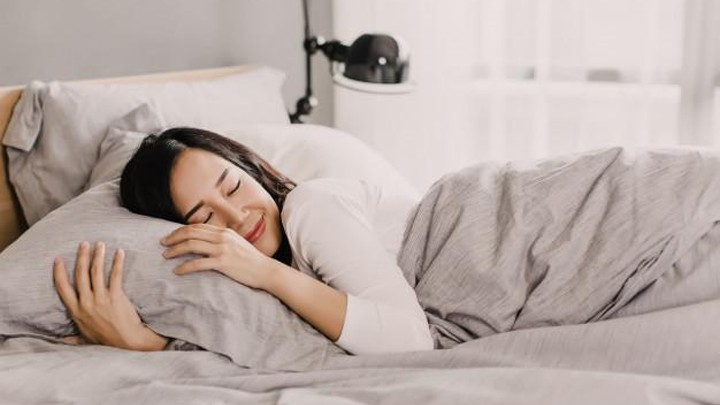 Bí quyết uống nước để giảm cân kể cả khi đang ngủ