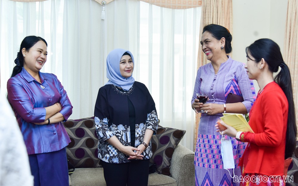 Nhóm Phụ nữ Cộng đồng ASEAN tại Hà Nội trổ tài làm món ăn Brunei