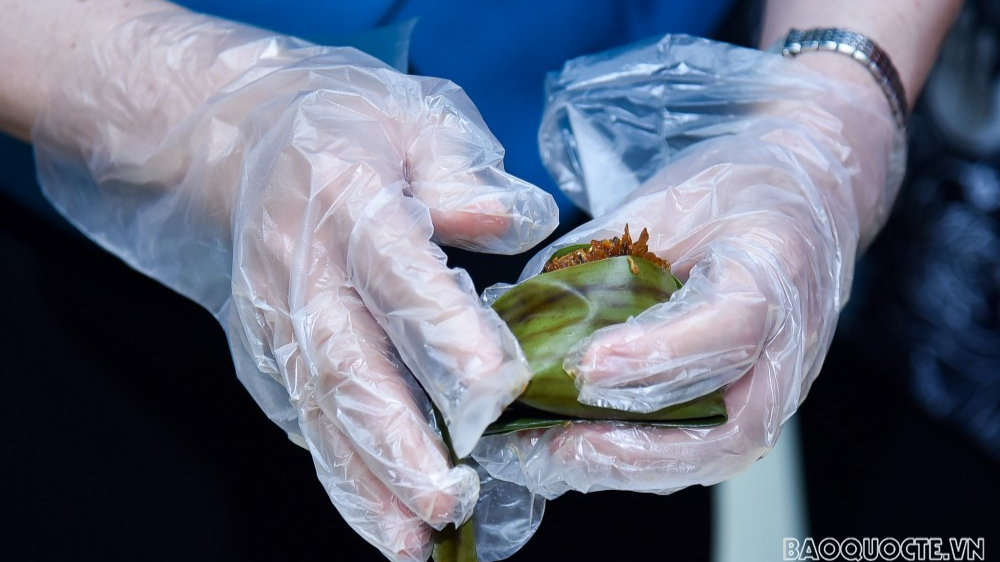 Nhóm Phụ nữ Cộng đồng ASEAN tại Hà Nội trổ tài làm món ăn Brunei