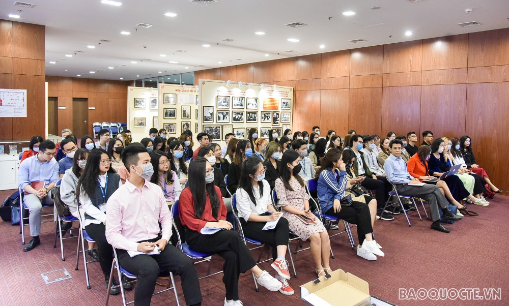 Chủ tịch Hồ Chí Minh với ngoại giao Việt Nam giai đoạn 1945-1946