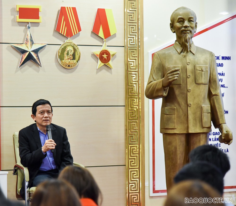 Chủ tịch Hồ Chí Minh với ngoại giao Việt Nam giai đoạn 1945-1946