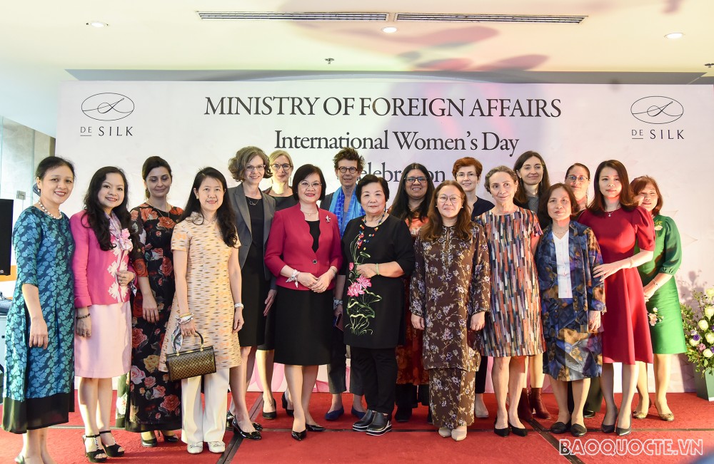 Các nhà ngoại giao nữ gặp mặt kỷ niệm Ngày Quốc tế Phụ nữ 8/3