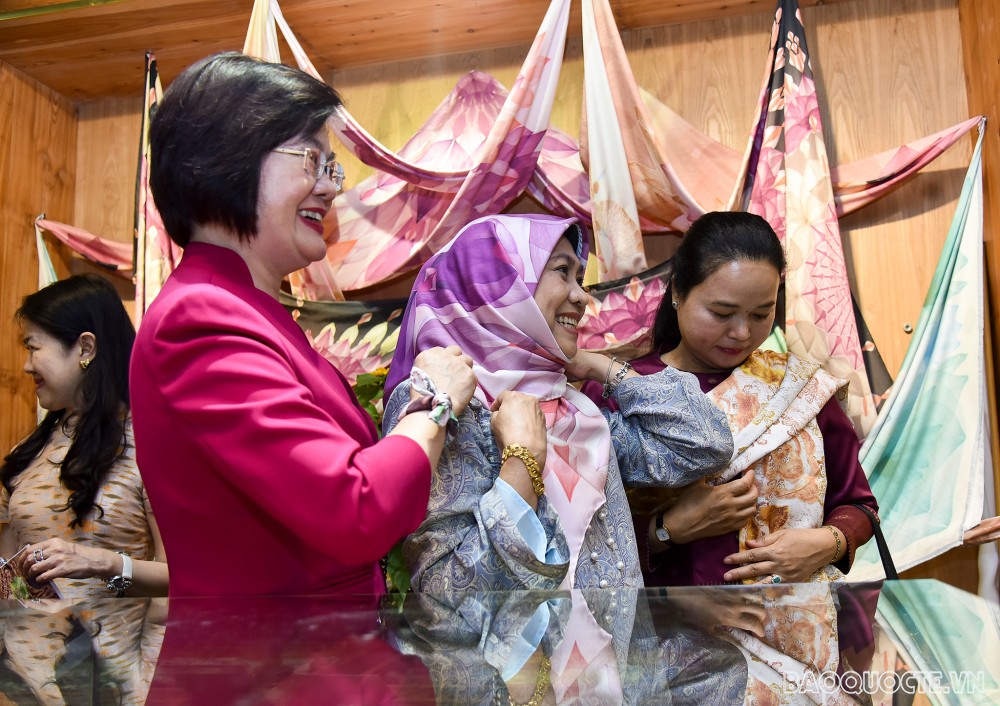 Các nhà ngoại giao nữ gặp mặt kỷ niệm Ngày Quốc tế Phụ nữ 8/3