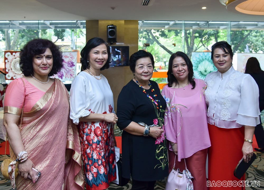 Các nhà ngoại giao nữ gặp mặt kỷ niệm Ngày Quốc tế Phụ nữ 8/3