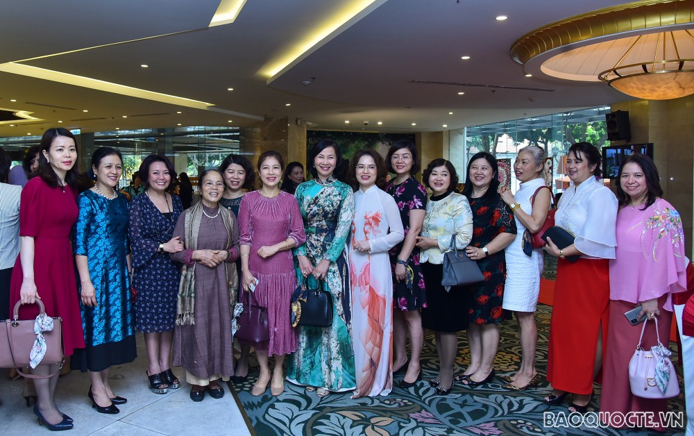 Các nhà ngoại giao nữ gặp mặt kỷ niệm Ngày Quốc tế Phụ nữ 8/3