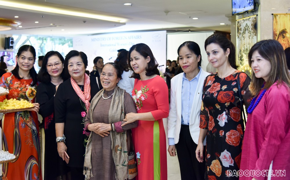 Các nhà ngoại giao nữ gặp mặt kỷ niệm Ngày Quốc tế Phụ nữ 8/3