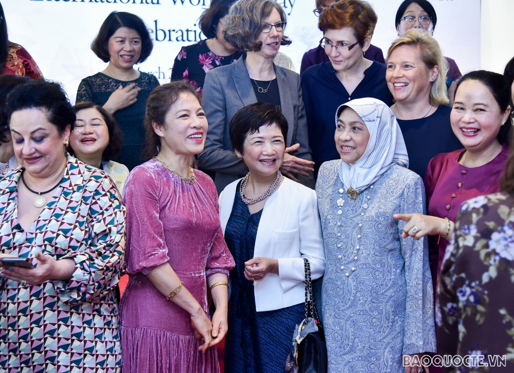 Các nhà ngoại giao nữ gặp mặt kỷ niệm Ngày Quốc tế Phụ nữ 8/3