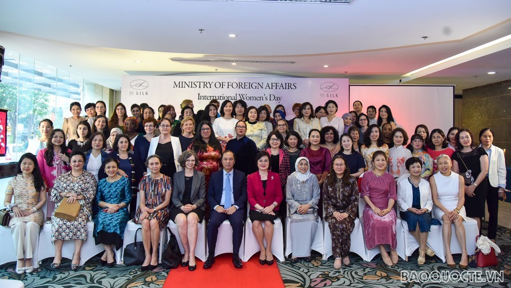 Các nhà ngoại giao nữ gặp mặt kỷ niệm ngày Quốc tế Phụ nữ 8/3