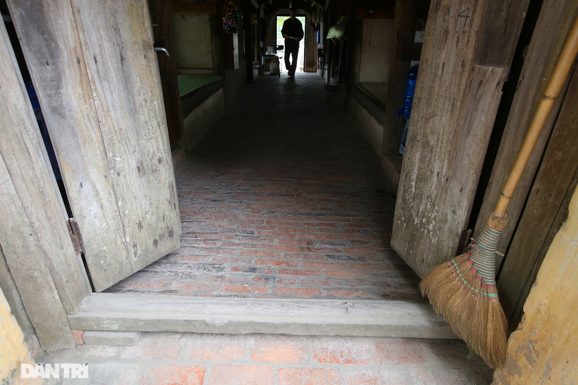 Độc lạ cây cầu có hình thuyền nan úp ngược ở Hà Nội - 10