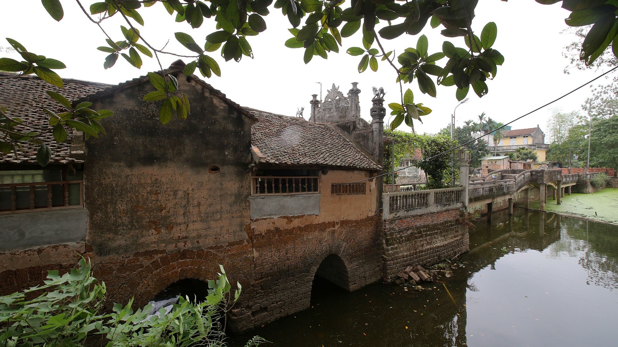 Độc lạ cây cầu có hình thuyền nan úp ngược ở Hà Nội