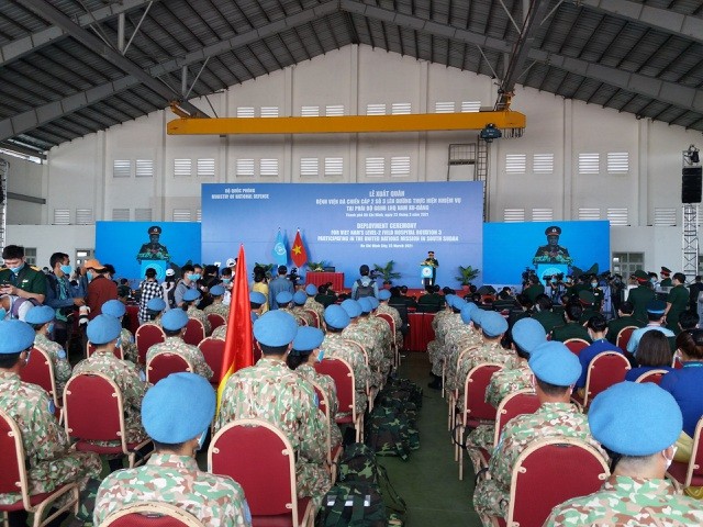 Lực lượng "mũ nồi xanh" Việt Nam lên đường tới tâm dịch Covid-19