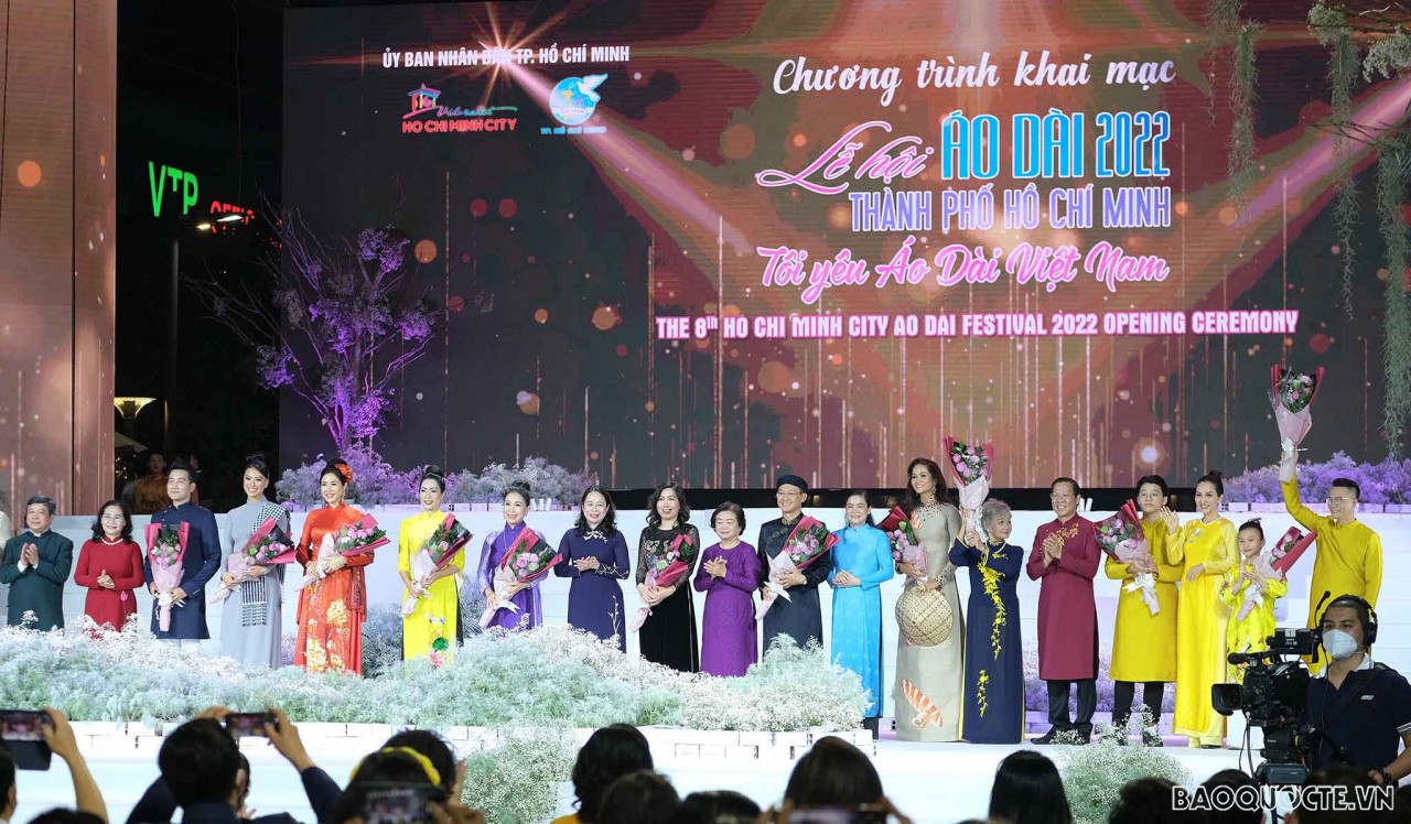 Chiêm ngưỡng gần 600 tà áo dài trong đêm khai mạc Lễ hội áo dài TP. Hồ Chí Minh 2022 Chiêm ngưỡng hơn 600 tà áo dài trong đêm khai mạc Lễ hội áo dài TP. Hồ Chí Minh 2022