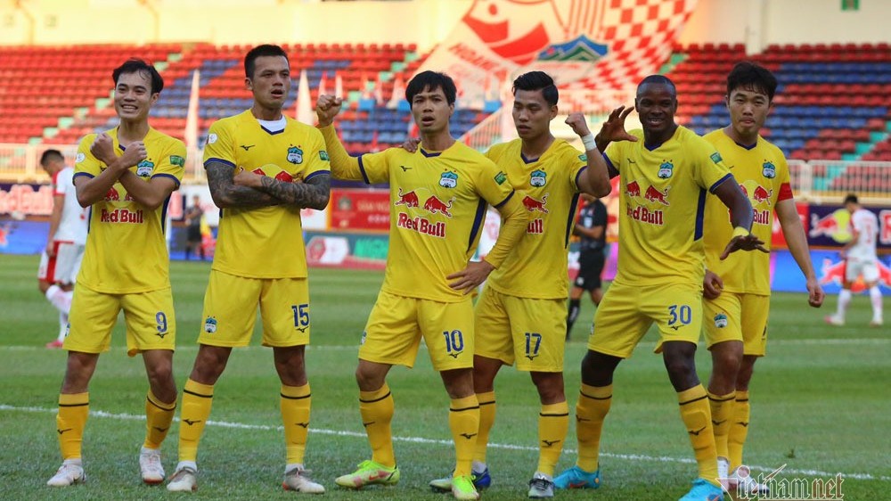 Tuyển Việt Nam: Lại lấn cấn với đội bóng của bầu Đức...