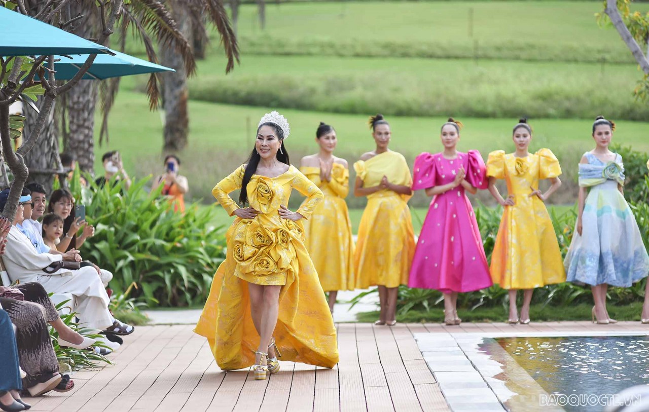 Hoa Viết tiếp  ‘Giấc mơ Nàng 2’