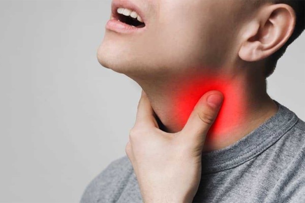 Làm sao để giảm đau họng khi mắc Covid-19. (Nguồn: Trustcare