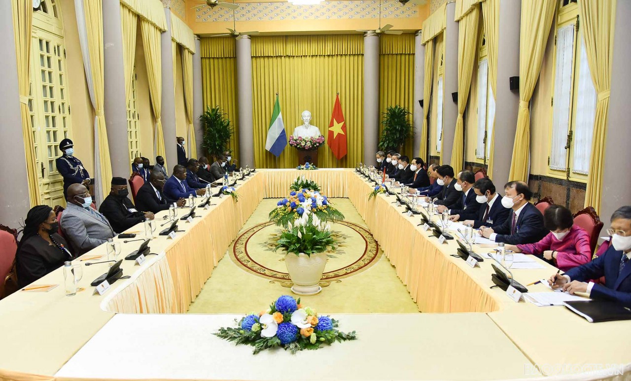 Lễ đón chính thức Tổng thống Sierra Leone và Phu nhân tại Phủ Chủ tịch