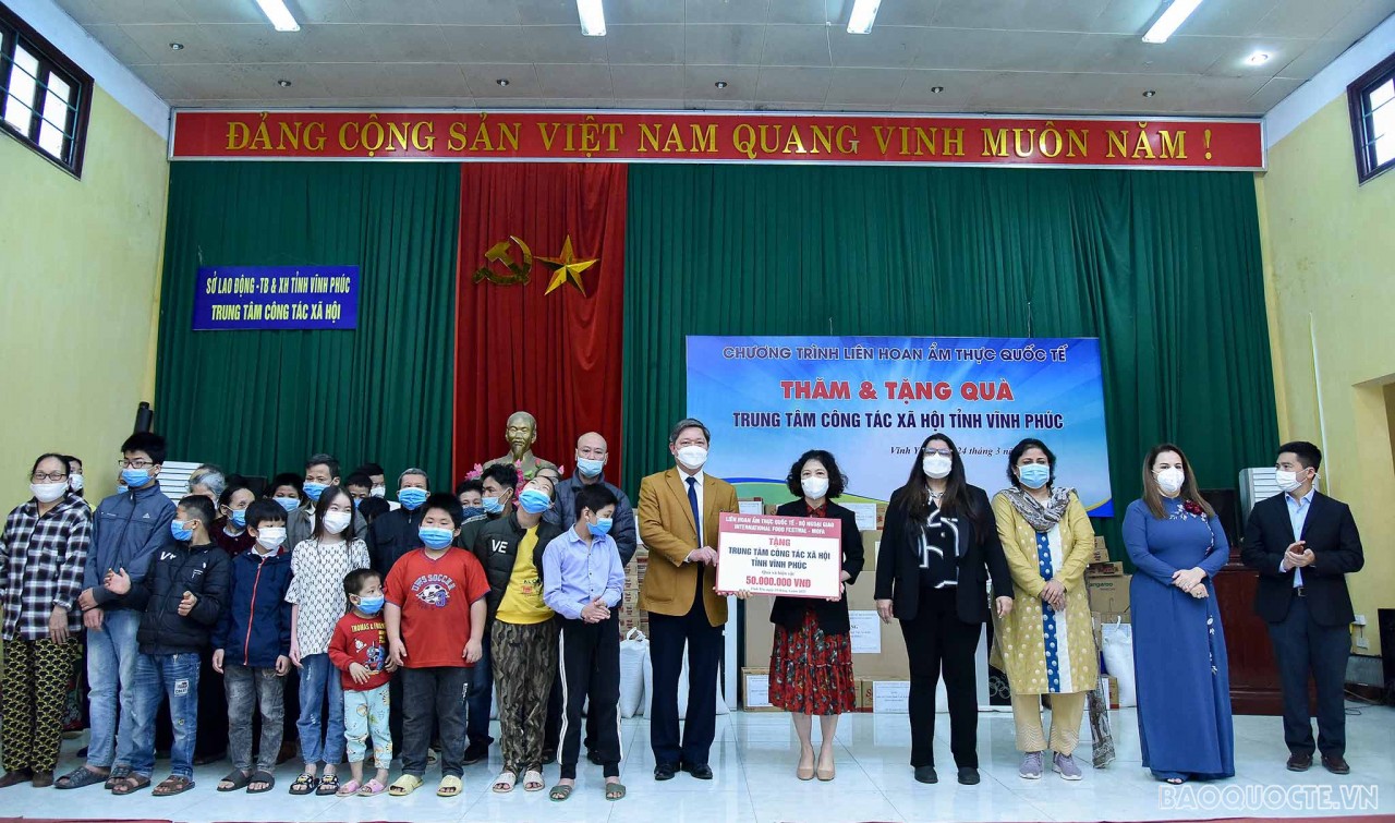 Đoàn Ngoại giao tại Việt Nam thăm Trung tâm công tác xã hội tỉnh Vĩnh Phúc