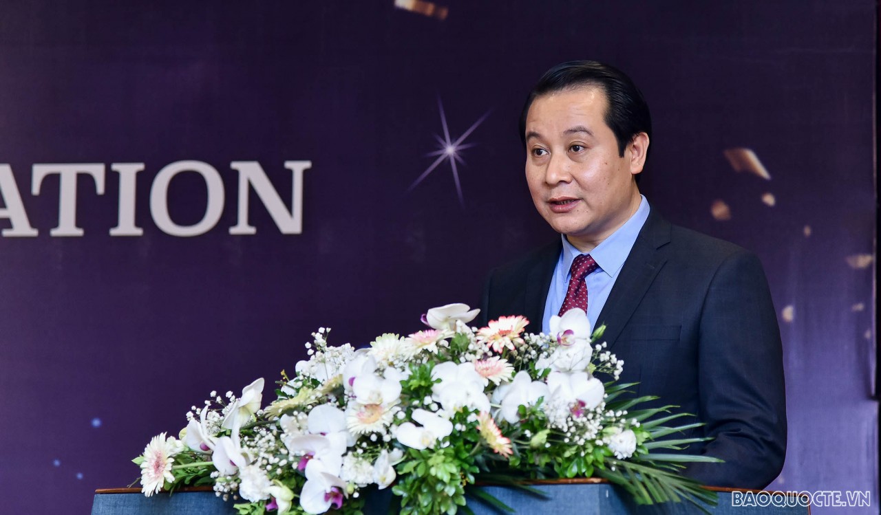 Gặp gỡ cán bộ nữ đoàn ngoại giao Gặp gỡ cán bộ nữ đoàn ngoại giao