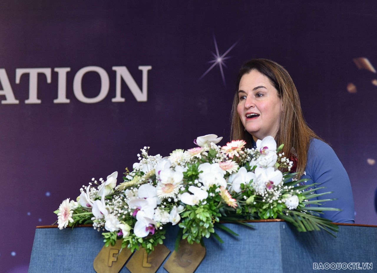 Gặp gỡ cán bộ nữ đoàn ngoại giao Gặp gỡ cán bộ nữ đoàn ngoại giao