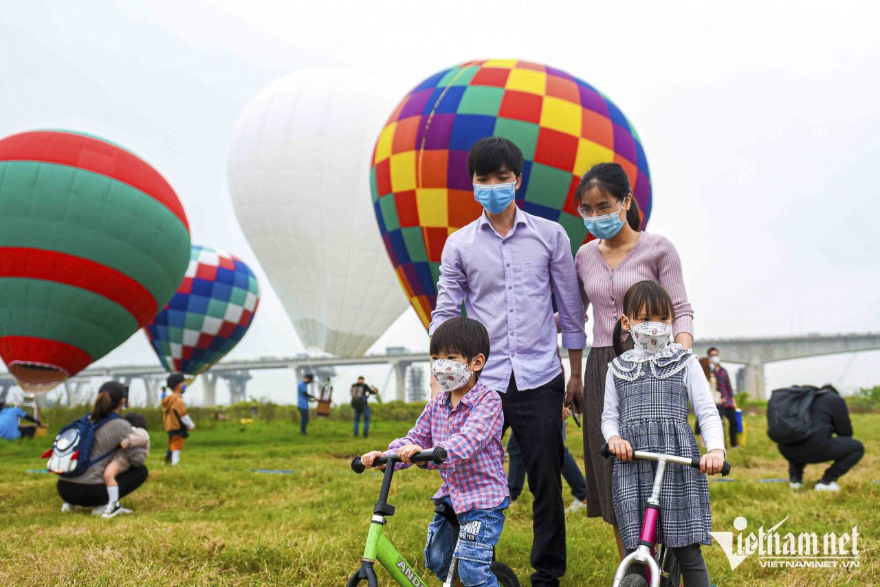 Thông tin chi tiết về lịch trình, giá vé tham quan và trải nghiệm bay khinh khí cầu tại Hà Nội Thông tin chi tiết về lịch trình, giá vé tham quan và trải nghiệm bay khinh khí cầu tại Hà Nội