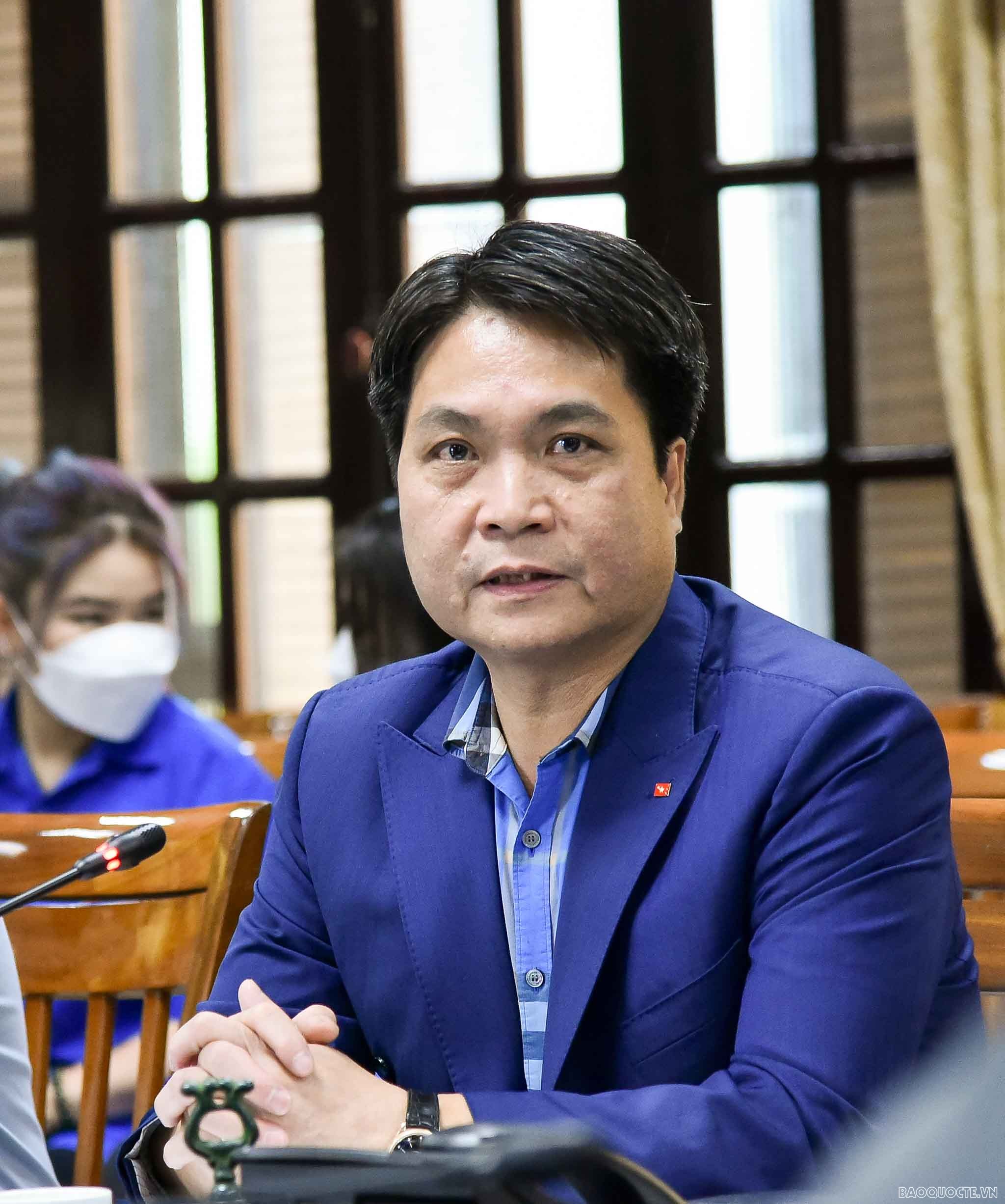 Tọa đàm thanh niên