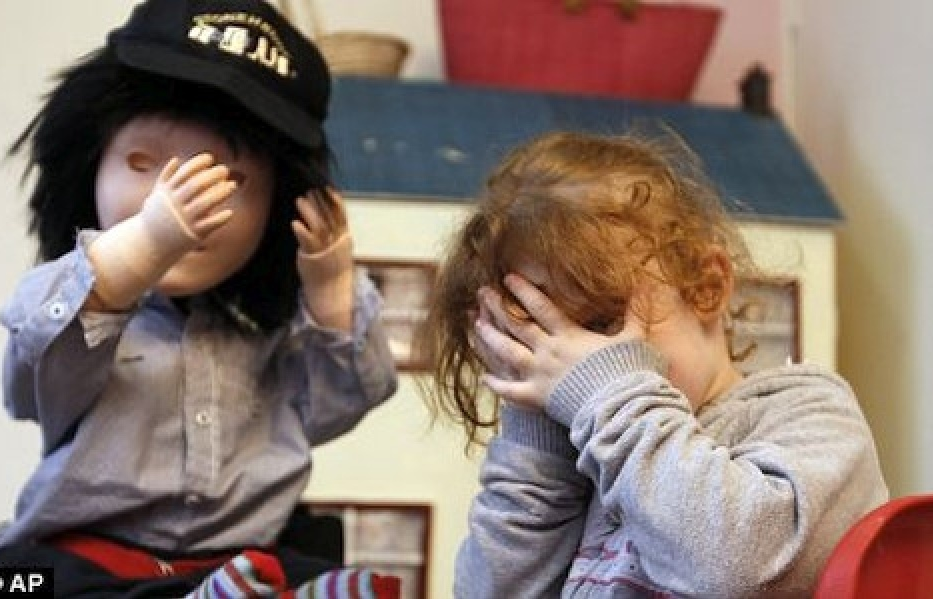 Anh thử nghiệm thành công robot Kaspar hỗ trợ trẻ tự kỷ