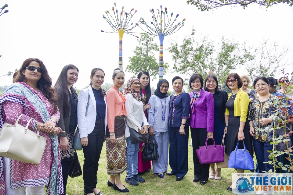 cac nu nha ngoai giao quoc te tham quan vinh phuc