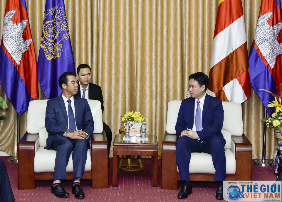 lanh dao bo ngoai giao chuc mung tet co truyen campuchia