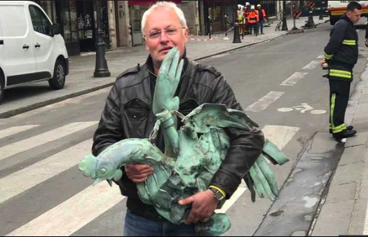 Tìm thấy tượng gà trống trên tháp Mũi Tên Nhà thờ Đức Bà Paris